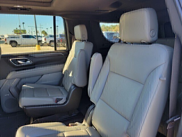 Used 2021 Chevrolet Suburban LT w/ LT Signature Package RWD image 18