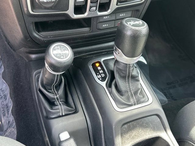 Used 2018 Jeep Wrangler Unlimited Sahara w/ Cold Weather Group AWD/4WD image 5