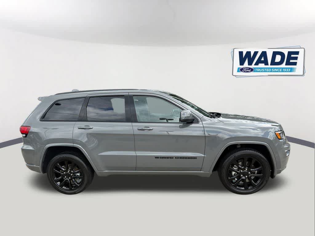 Used 2022 Jeep Grand Cherokee Laredo X AWD/4WD image 4