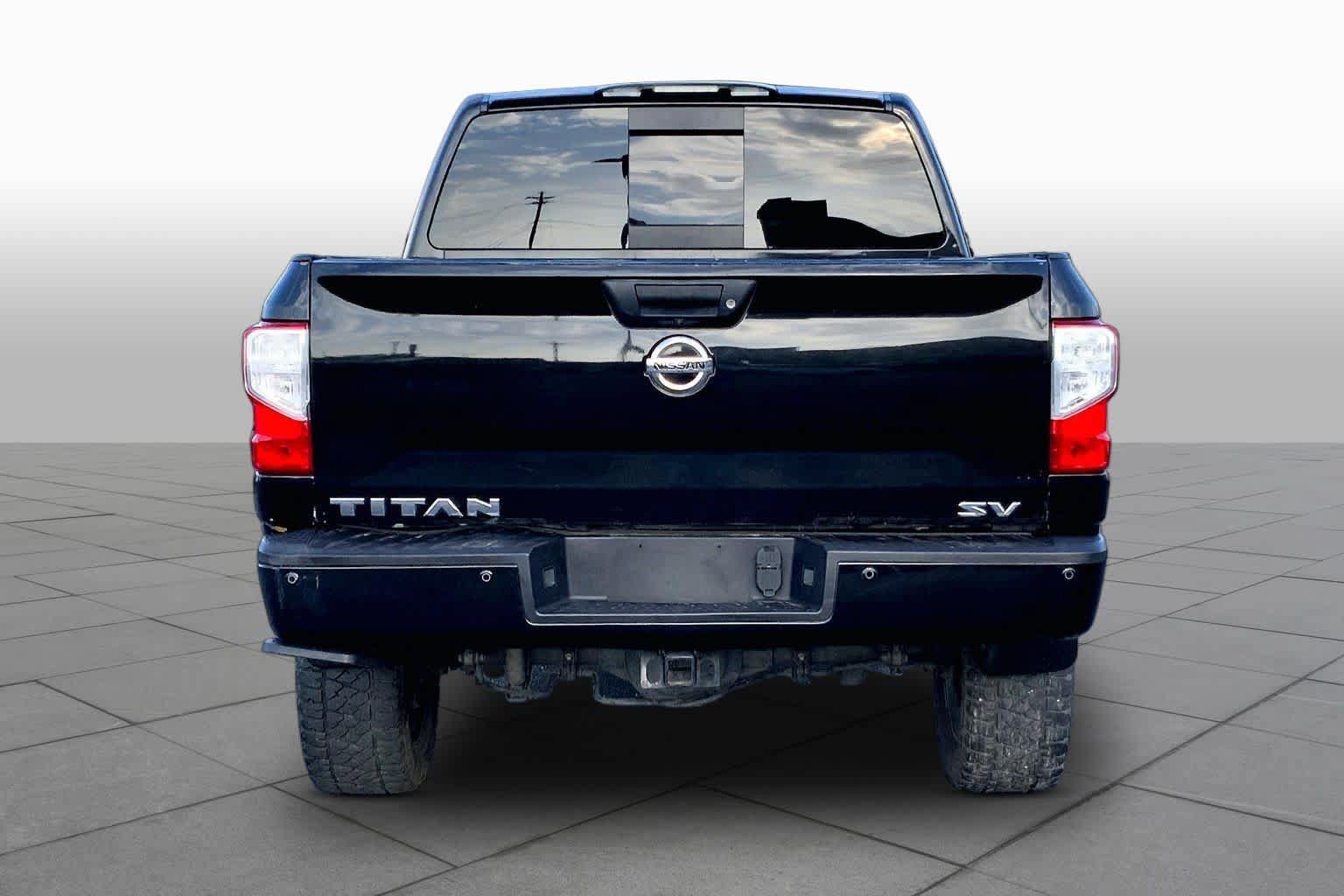 Used 2018 Nissan Titan SV w/ SV Convenience Package RWD image 4