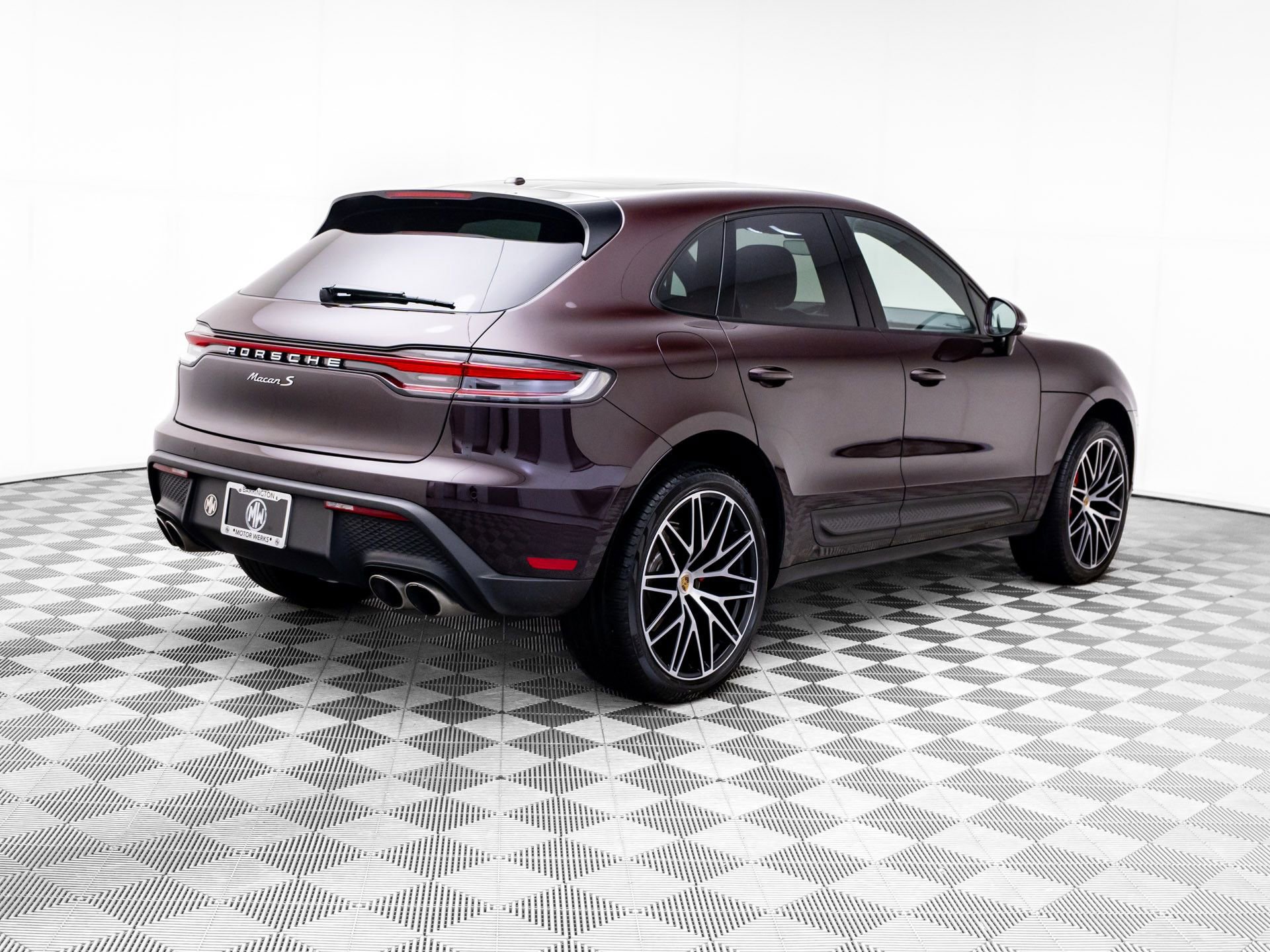 Certified 2023 Porsche Macan S image 8