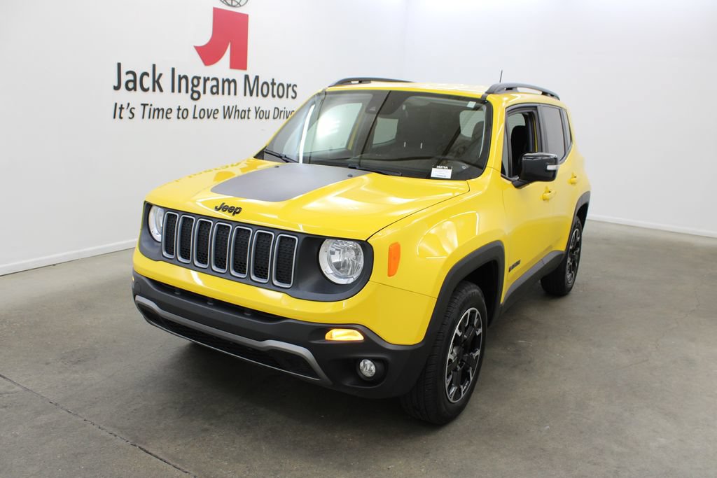 Used 2023 Jeep Renegade Latitude AWD/4WD image 2