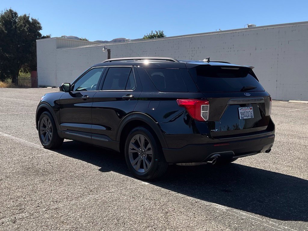 Used 2023 Ford Explorer XLT w/ Equipment Group 202A RWD image 4