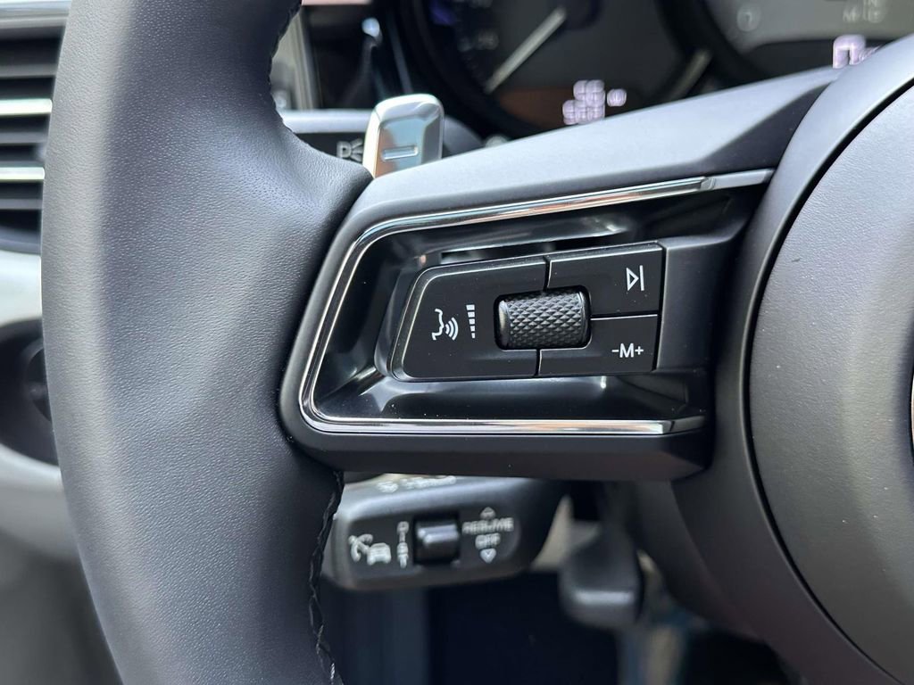 Certified 2025 Porsche Macan S AWD/4WD image 19