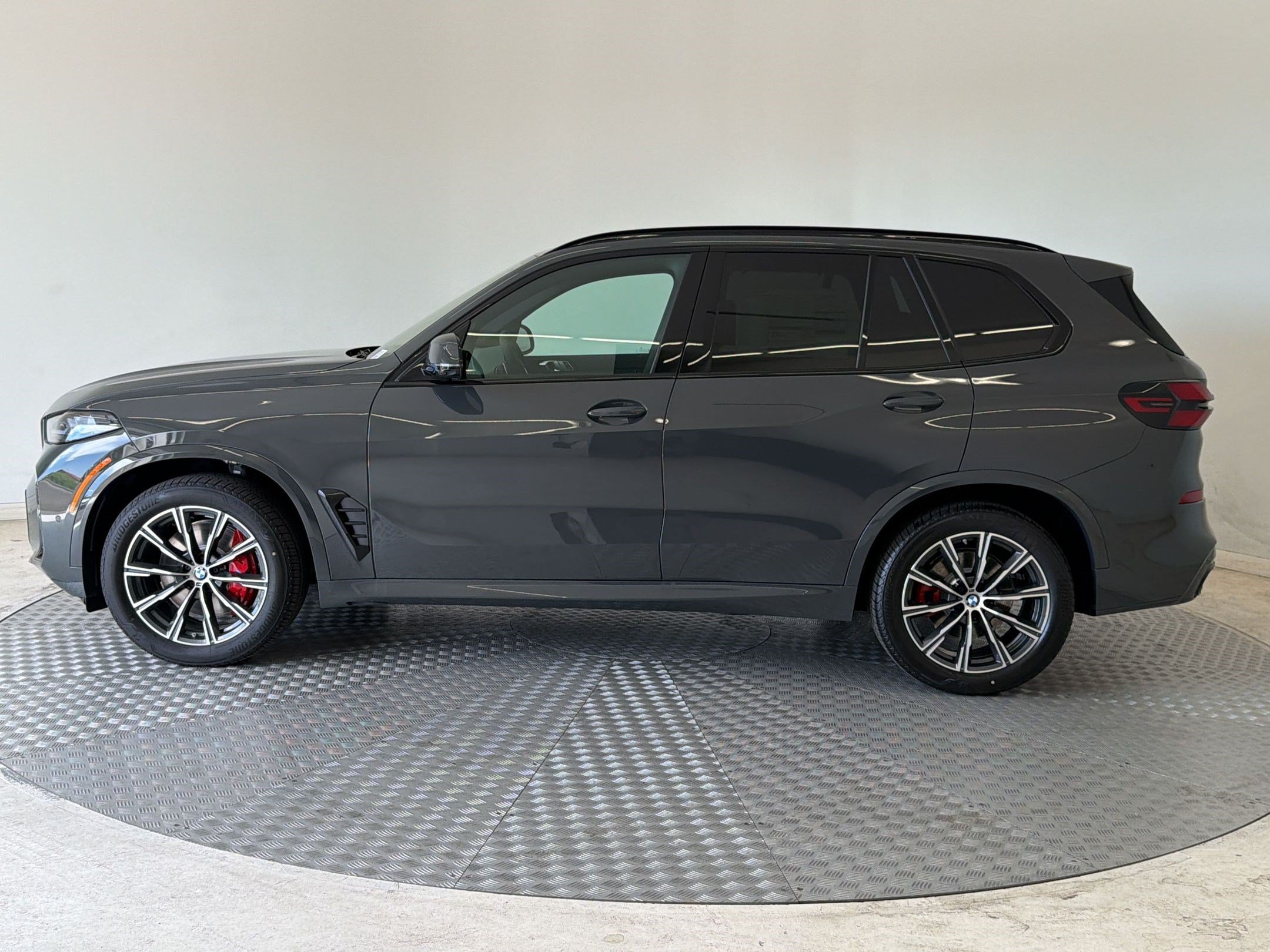 New 2026 BMW X5 xDrive40i w/ Executive Package AWD/4WD image 2