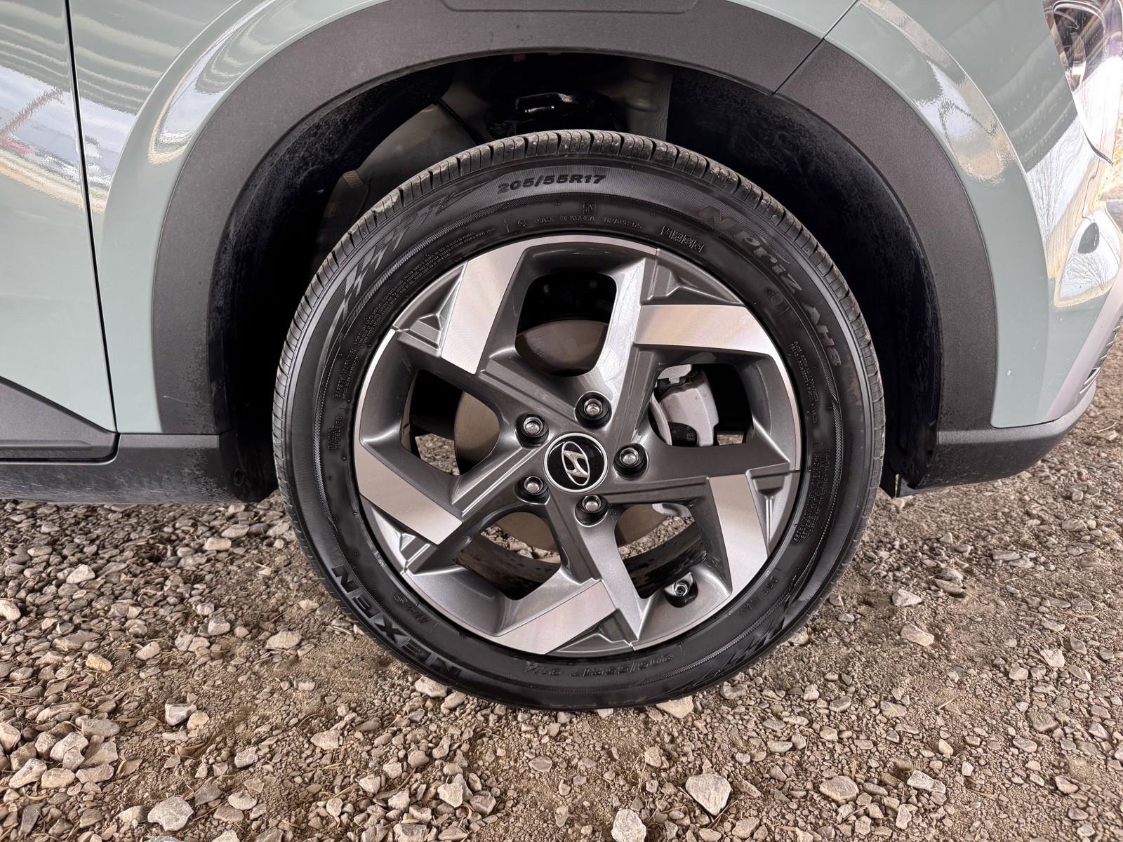 Used 2025 Hyundai Venue SEL image 42