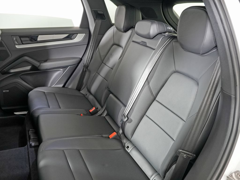 Certified 2024 Porsche Cayenne w/ Premium Package AWD/4WD image 36