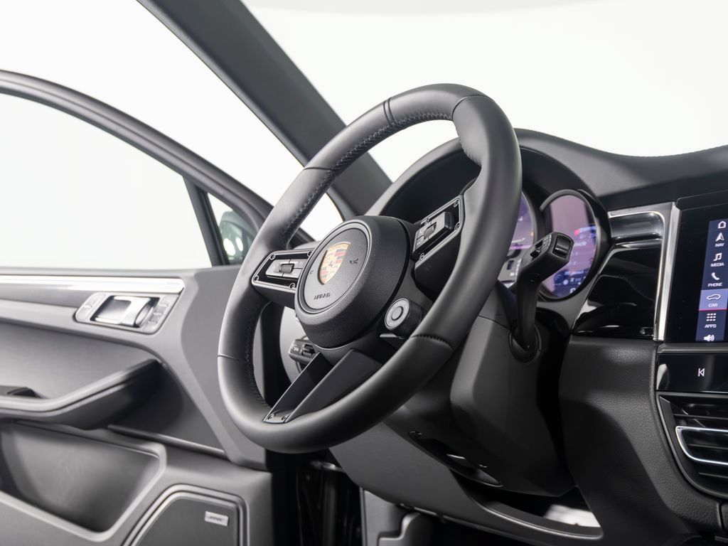 Certified 2026 Porsche Macan Turbo AWD/4WD image 33
