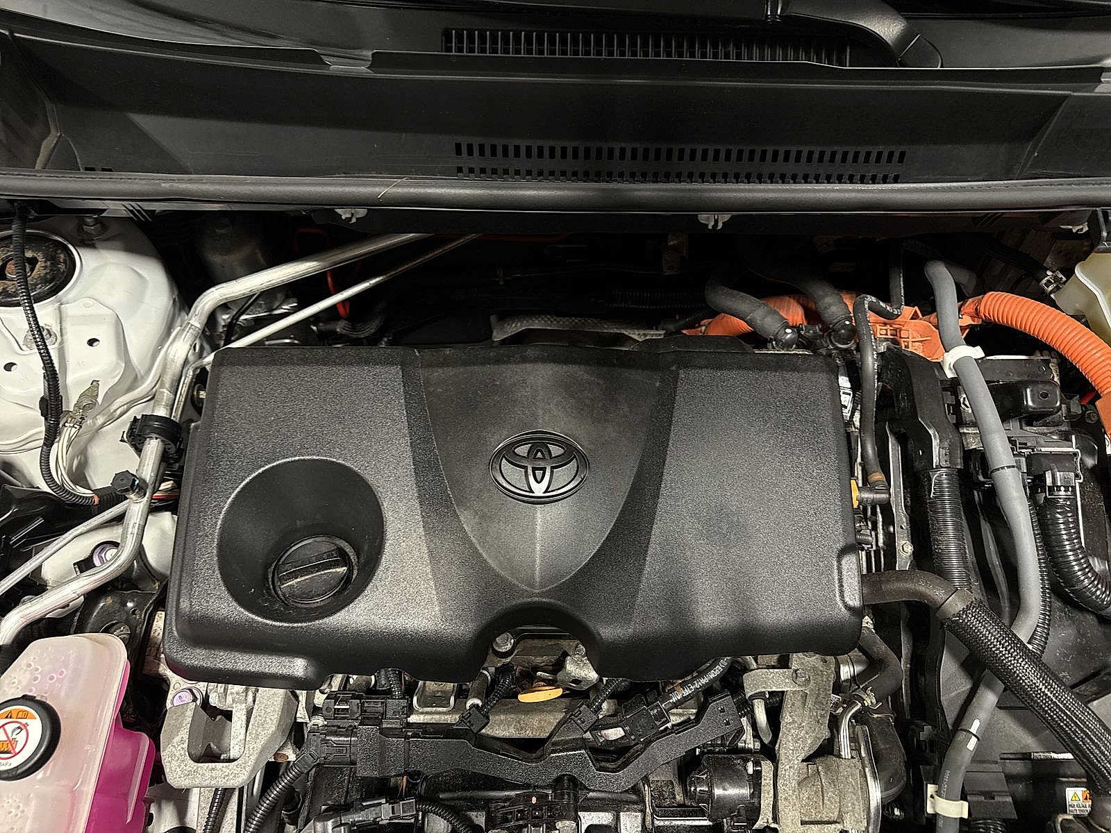 Used 2020 Toyota RAV4 LE w/ Carpet Mat Package AWD/4WD image 12