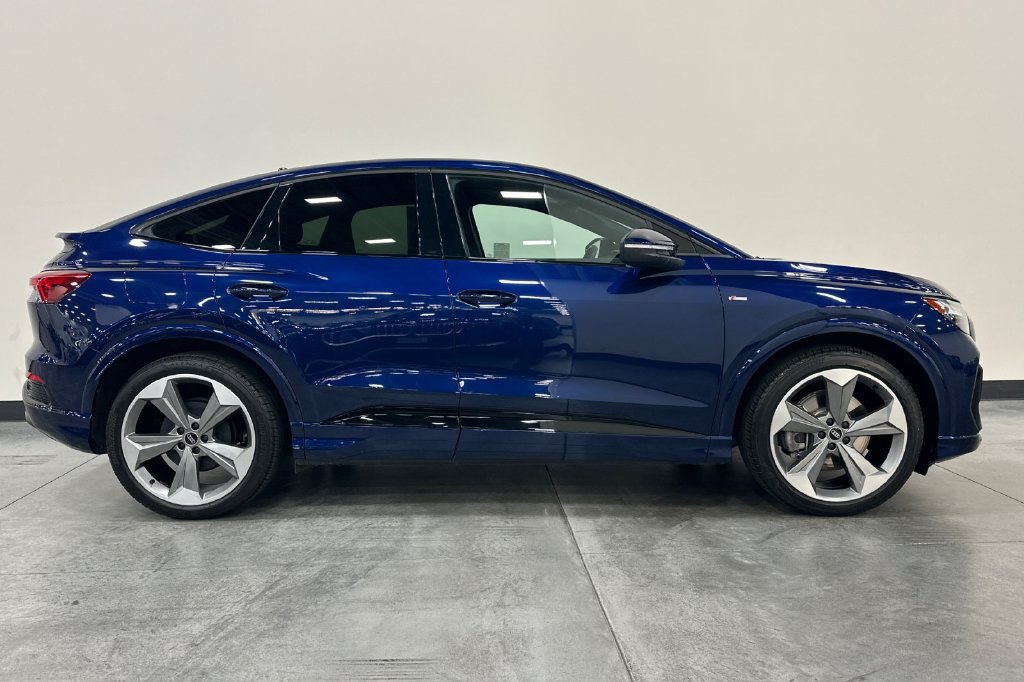 Used 2025 Audi Q4 e-tron Premium Plus AWD/4WD image 3