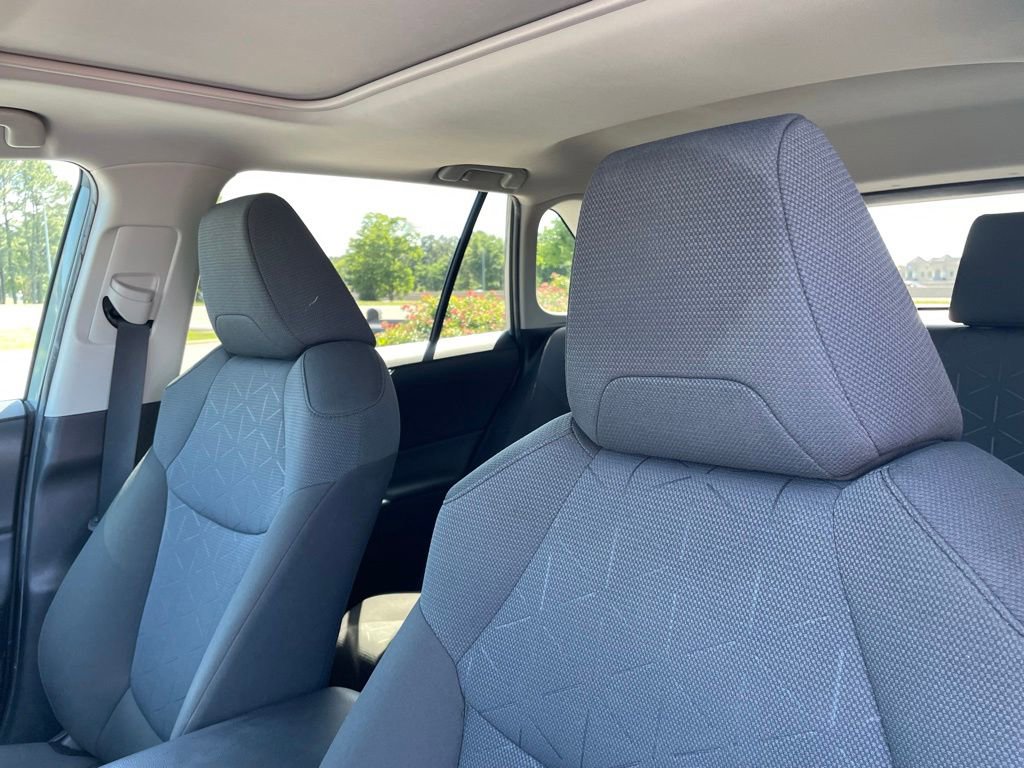 Used 2022 Toyota RAV4 XLE w/ Convenience Package FWD image 22