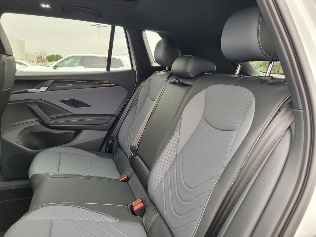 New 2026 Volkswagen Tiguan SE R-Line FWD image 13