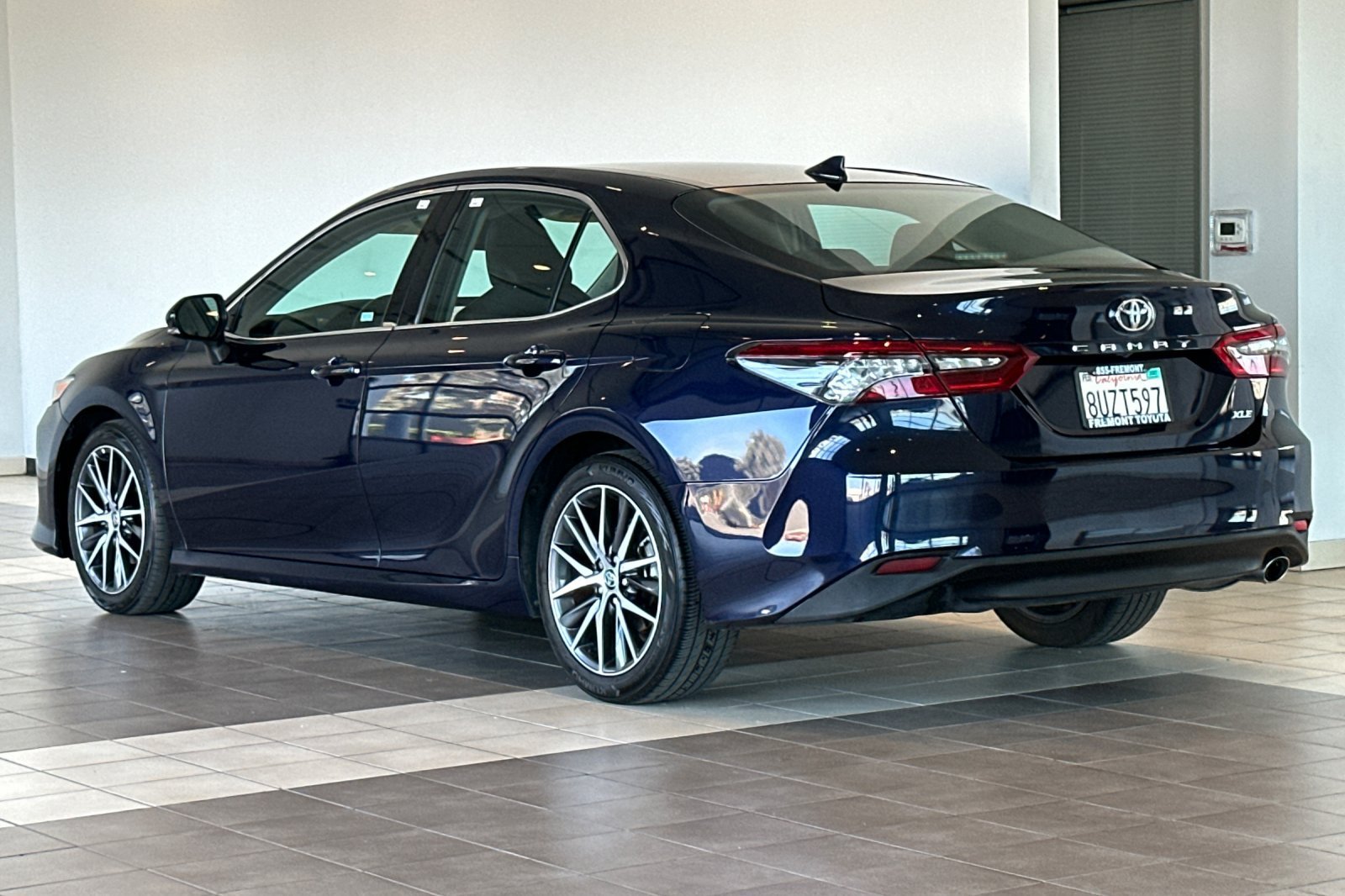 Used 2021 Toyota Camry XLE FWD image 6