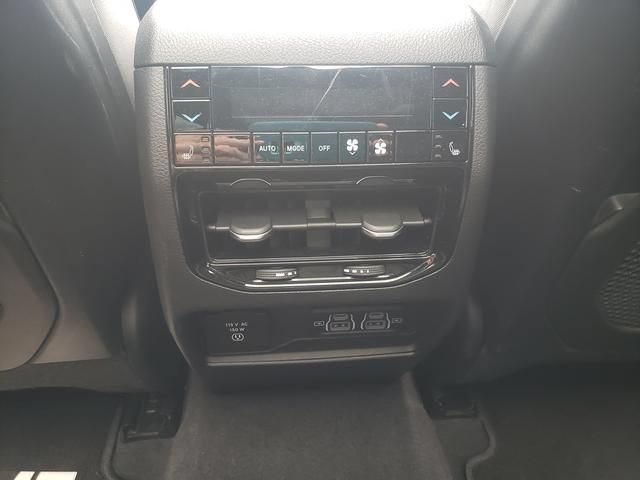 Used 2023 Jeep Grand Cherokee Overland w/ Luxury Tech Group IV AWD/4WD image 15