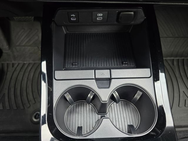 Used 2023 Toyota Prius XLE image 46