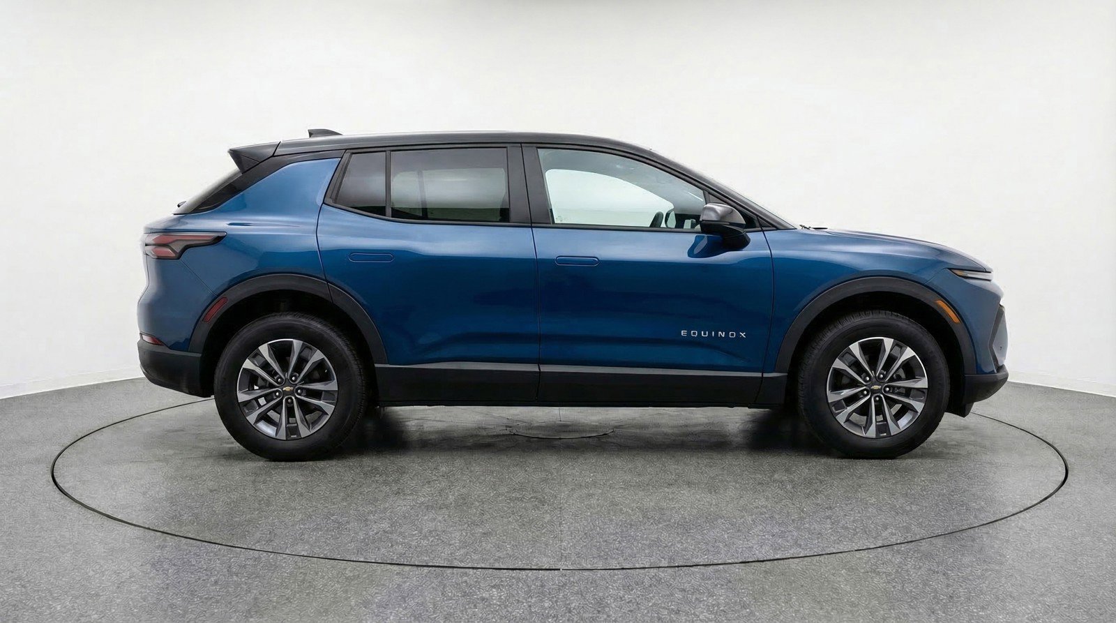 Used 2025 Chevrolet Equinox LT FWD image 11