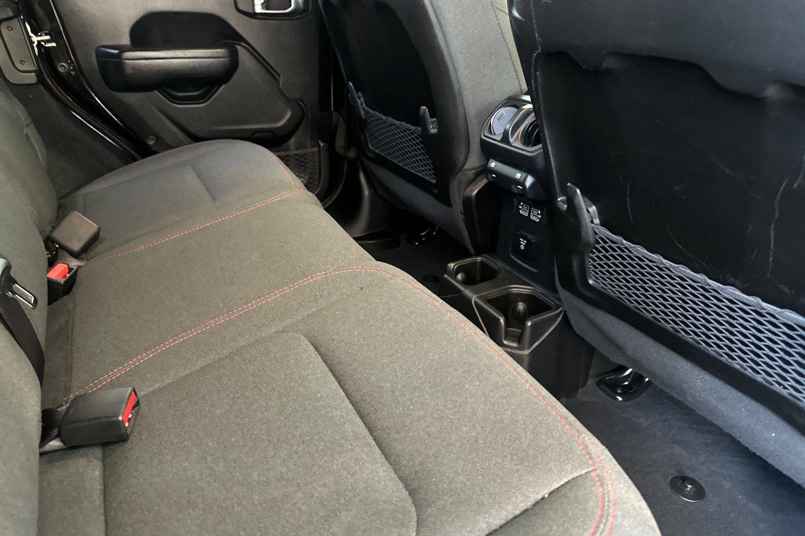 Used 2024 Jeep Wrangler Rubicon w/ Convenience Group image 18