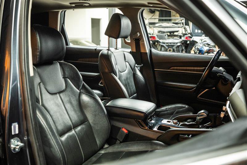 Used 2024 Kia Telluride EX w/ EX Captain's Chair Package image 15