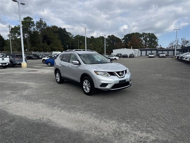 Used 2016 Nissan Rogue SV image 3