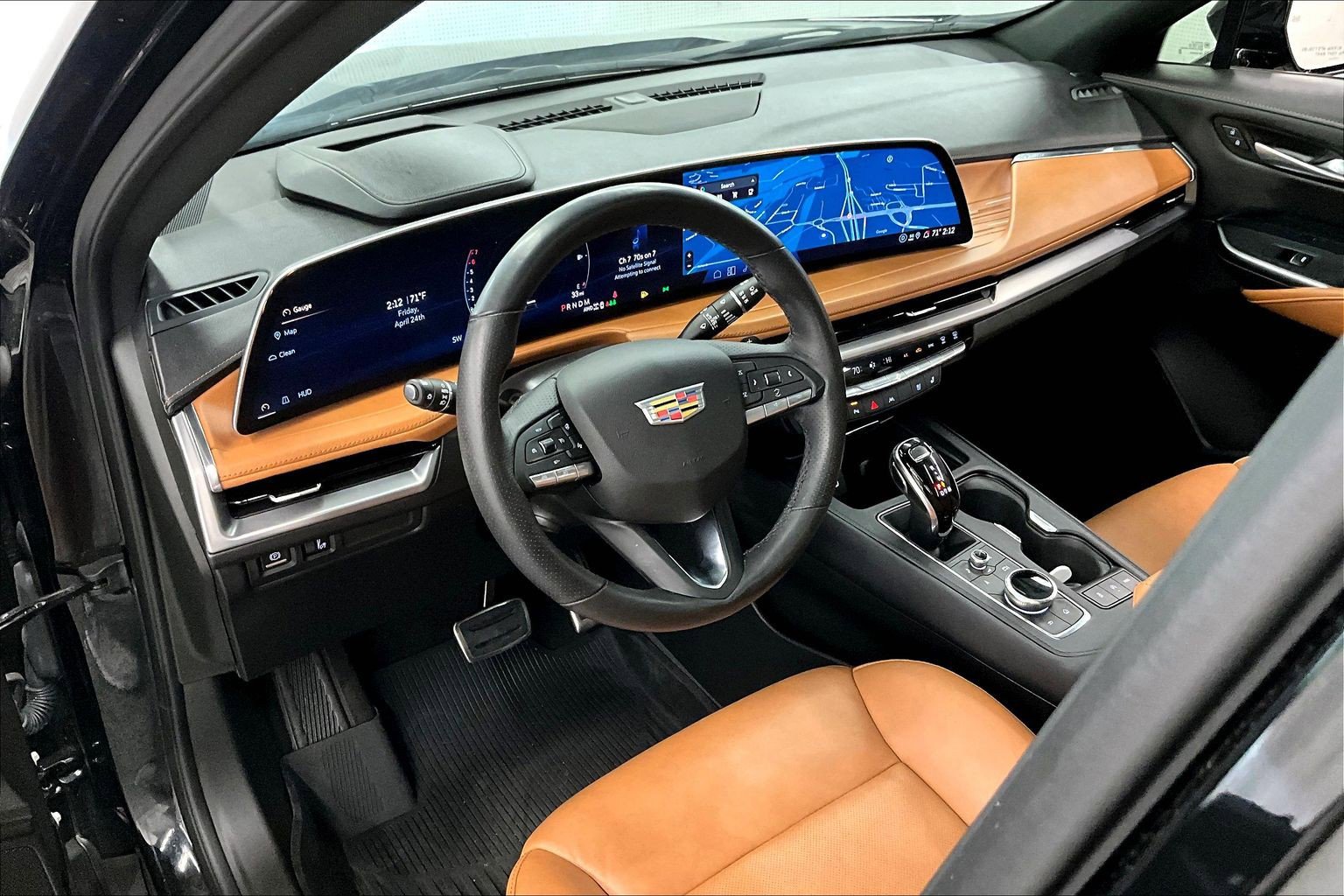 Used 2025 Cadillac XT4 Sport AWD/4WD image 16
