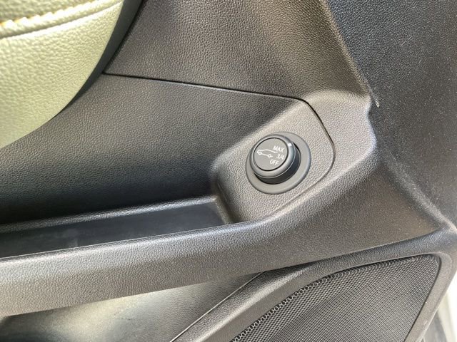 Used 2021 GMC Terrain SLE w/ Driver Convenience Package image 19