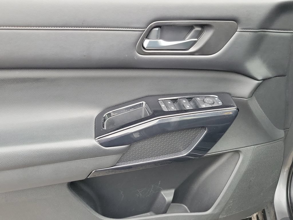 Used 2022 Nissan Pathfinder SV w/ SV Premium Package AWD/4WD image 21