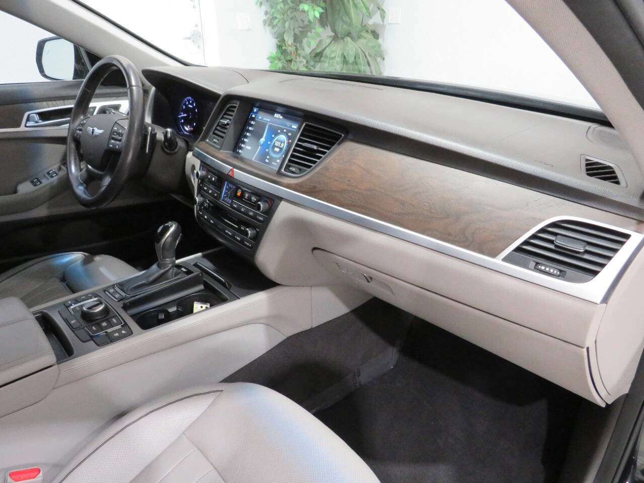 Used 2015 Hyundai Genesis 3.8 w/ Option Group 04 image 10