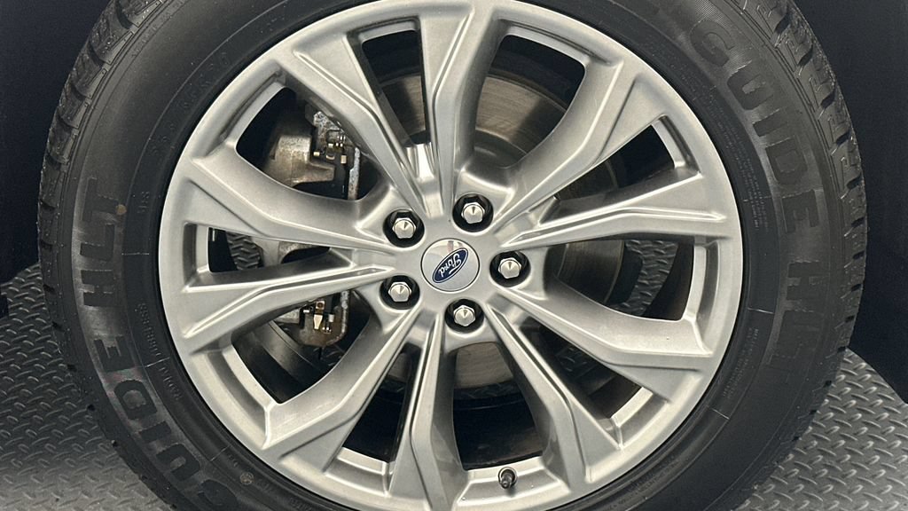 Used 2021 Ford Explorer Limited w/ Equipment Group 301A AWD/4WD image 18