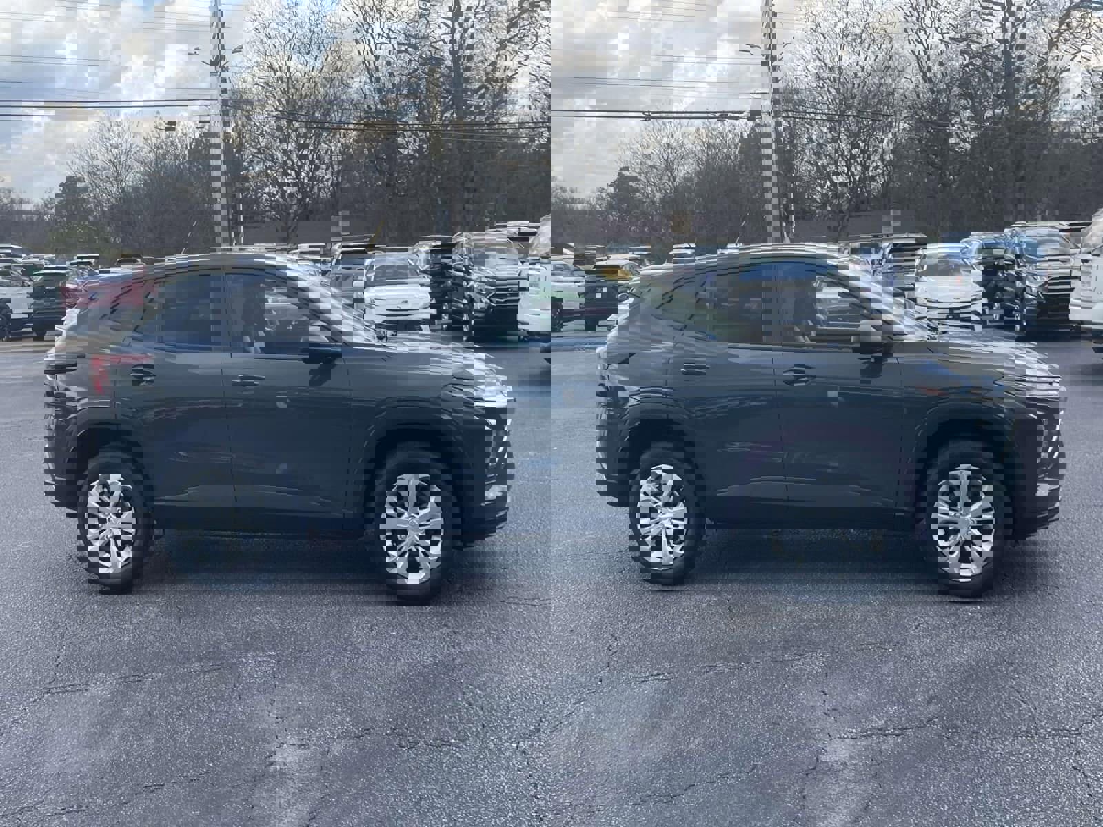 Used 2025 Chevrolet Trax LS image 2