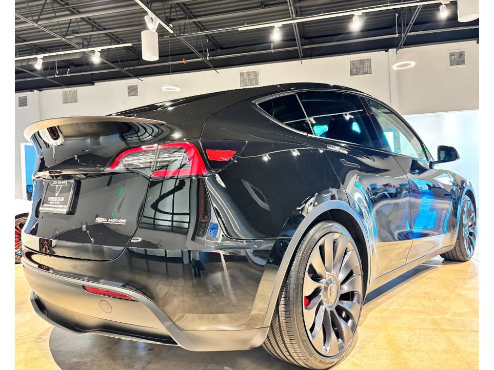 Used 2025 Tesla Model Y Performance image 12