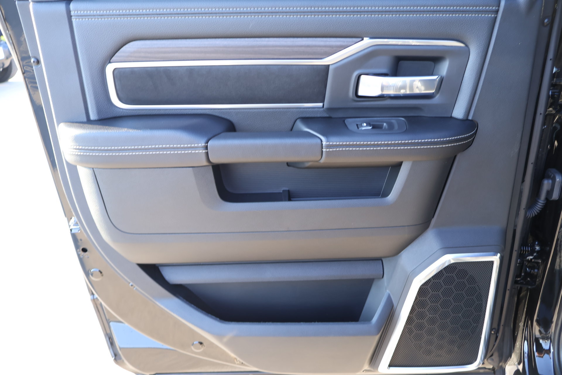 New 2027 RAM 3500 Laramie AWD/4WD image 18