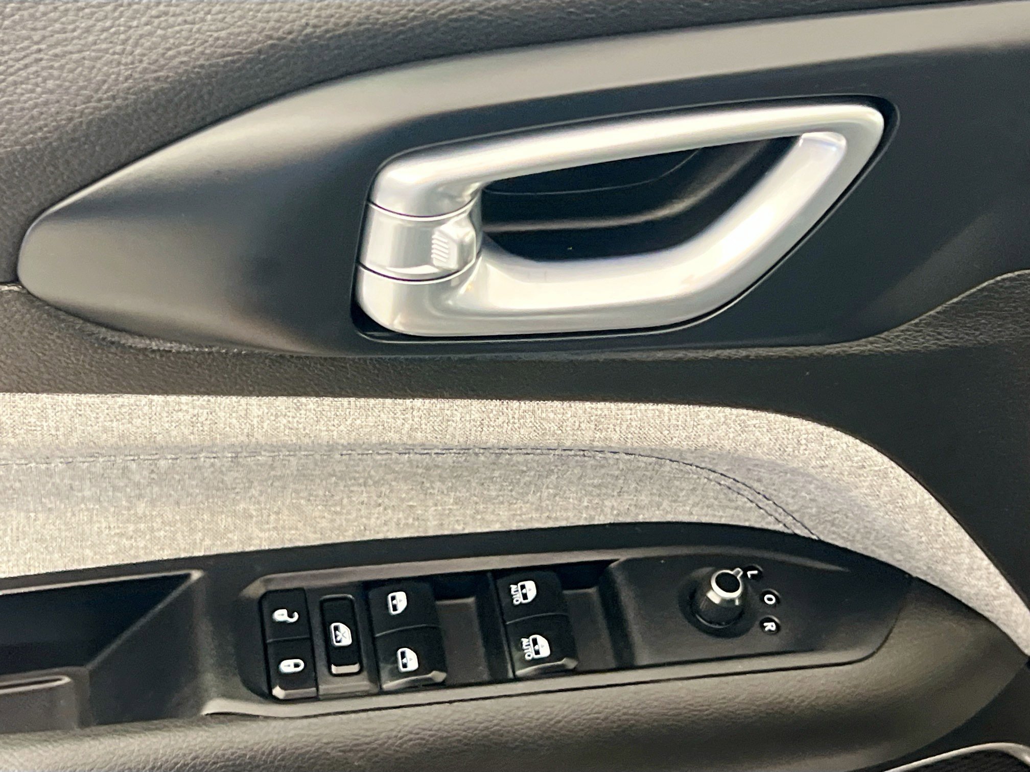 Used 2024 Jeep Compass Latitude image 16