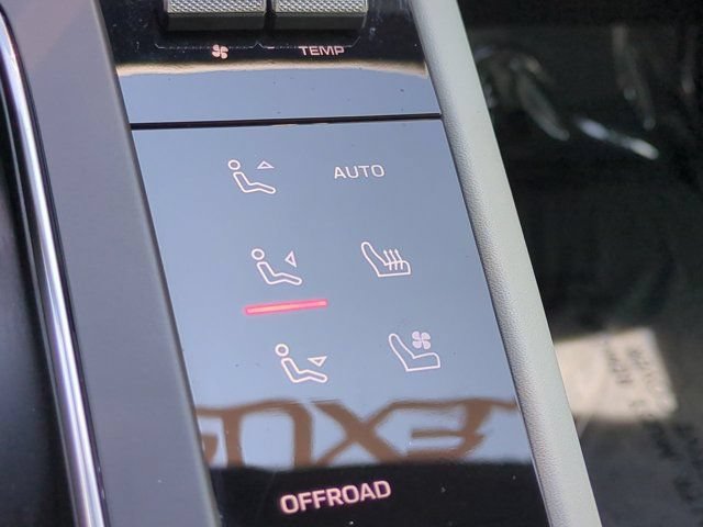 Used 2024 Porsche Macan AWD/4WD image 20