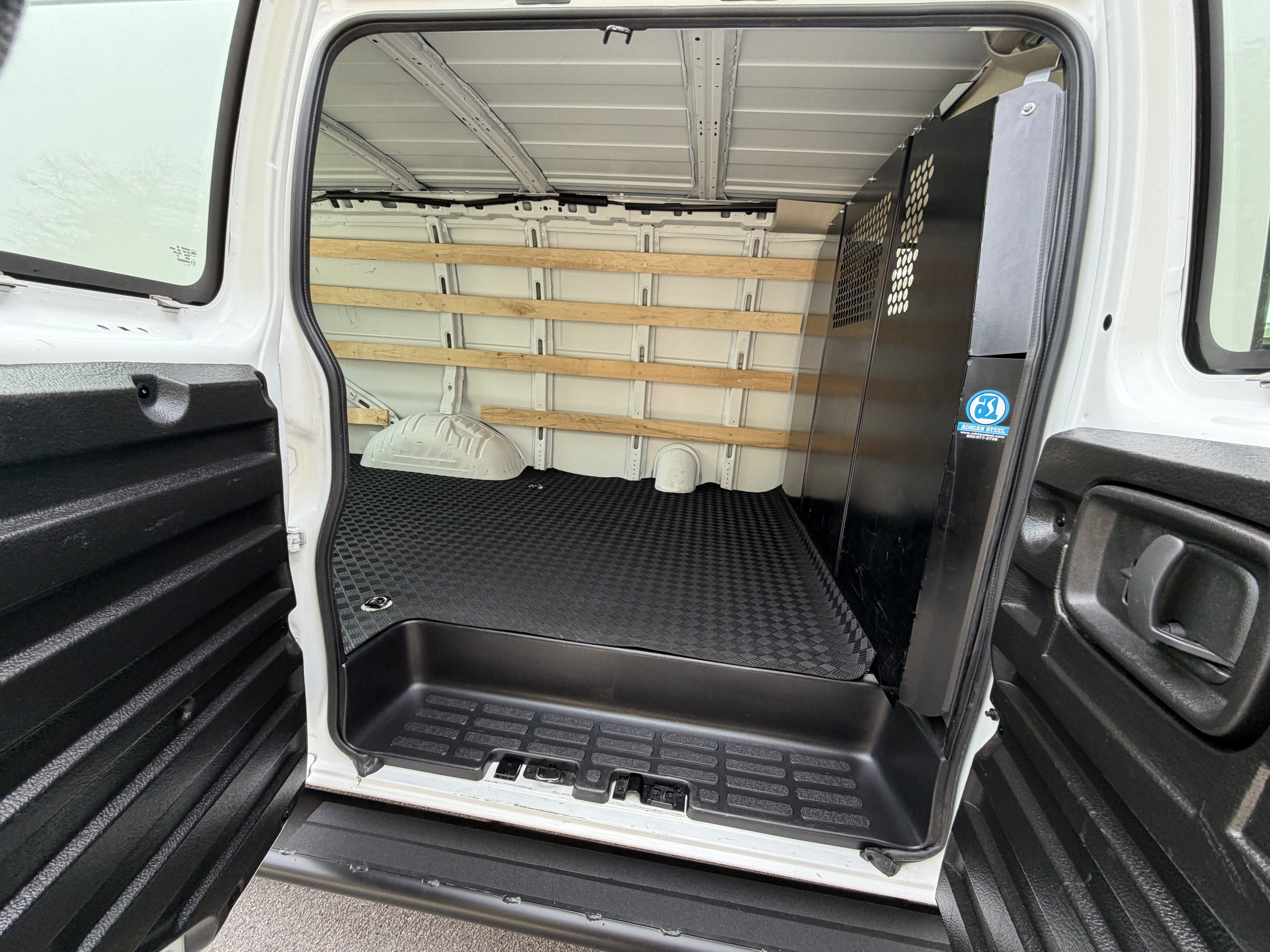 Used 2024 Chevrolet Express 2500 Work Van w/ Driver Convenience Package image 9