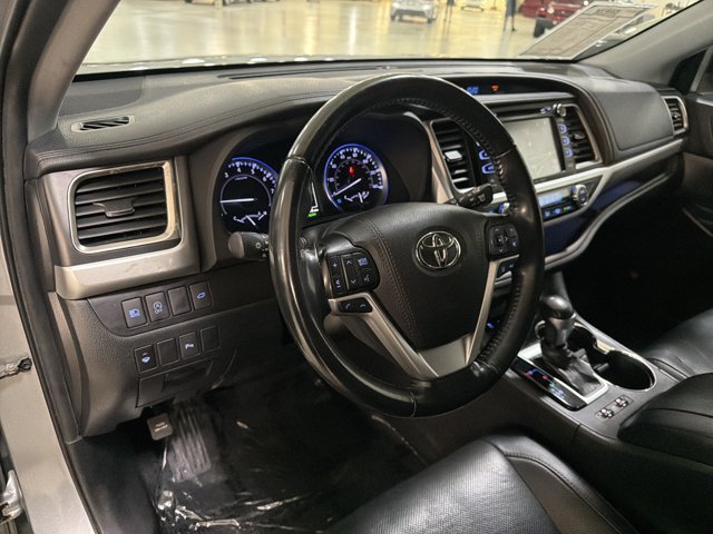 Used 2019 Toyota Highlander Limited w/ Protection Package #3 AWD/4WD image 15