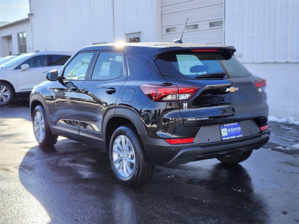 Used 2025 Chevrolet TrailBlazer LS w/ LS Confidence Package image 3