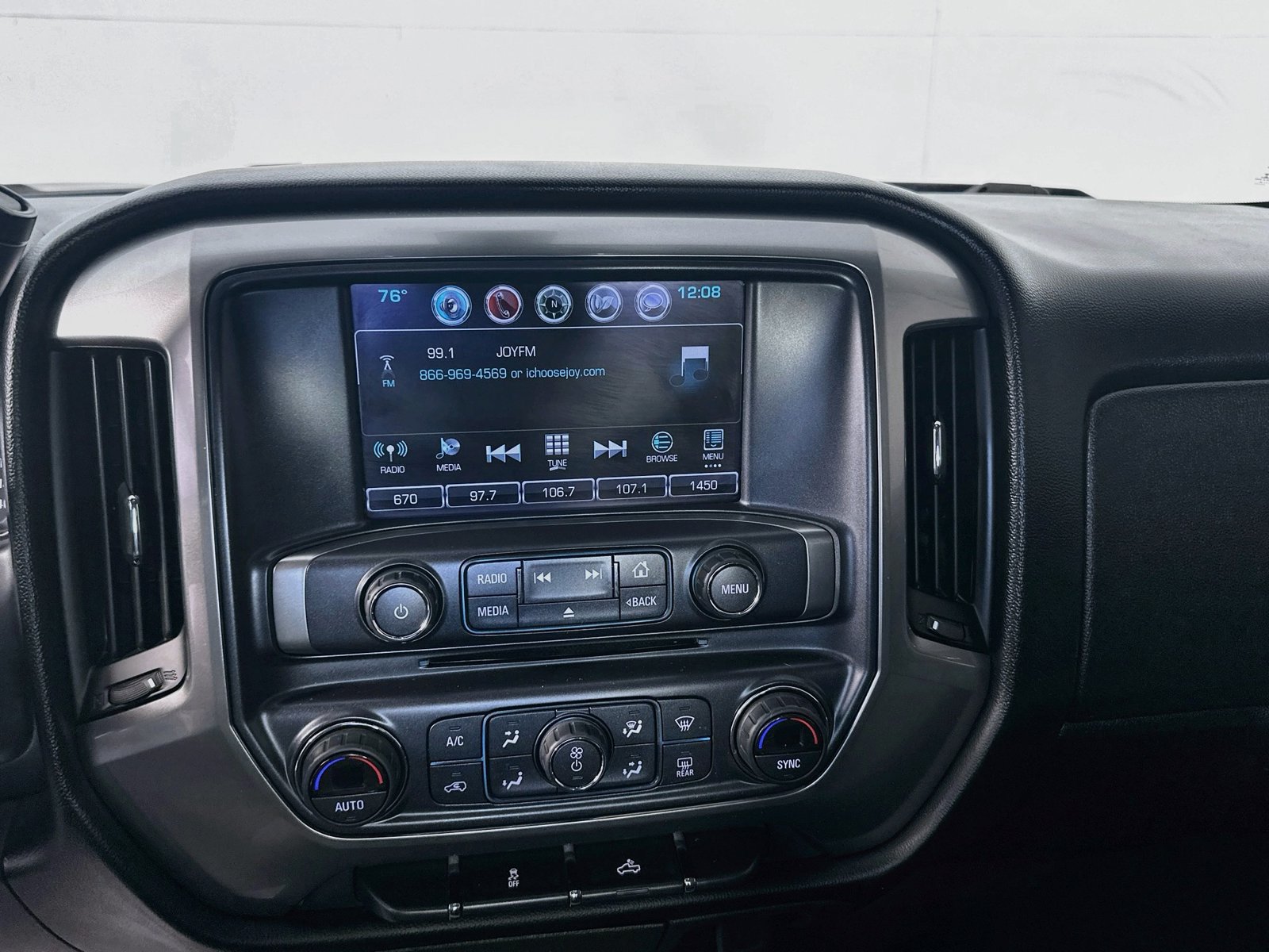 Used 2018 Chevrolet Silverado 1500 LT w/ LT Eassist Package AWD/4WD image 15