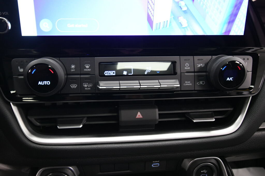 Certified 2025 Toyota Grand Highlander AWD image 15