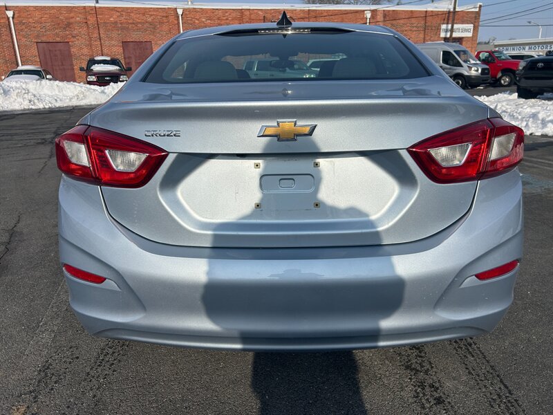 Used 2018 Chevrolet Cruze LS FWD image 4
