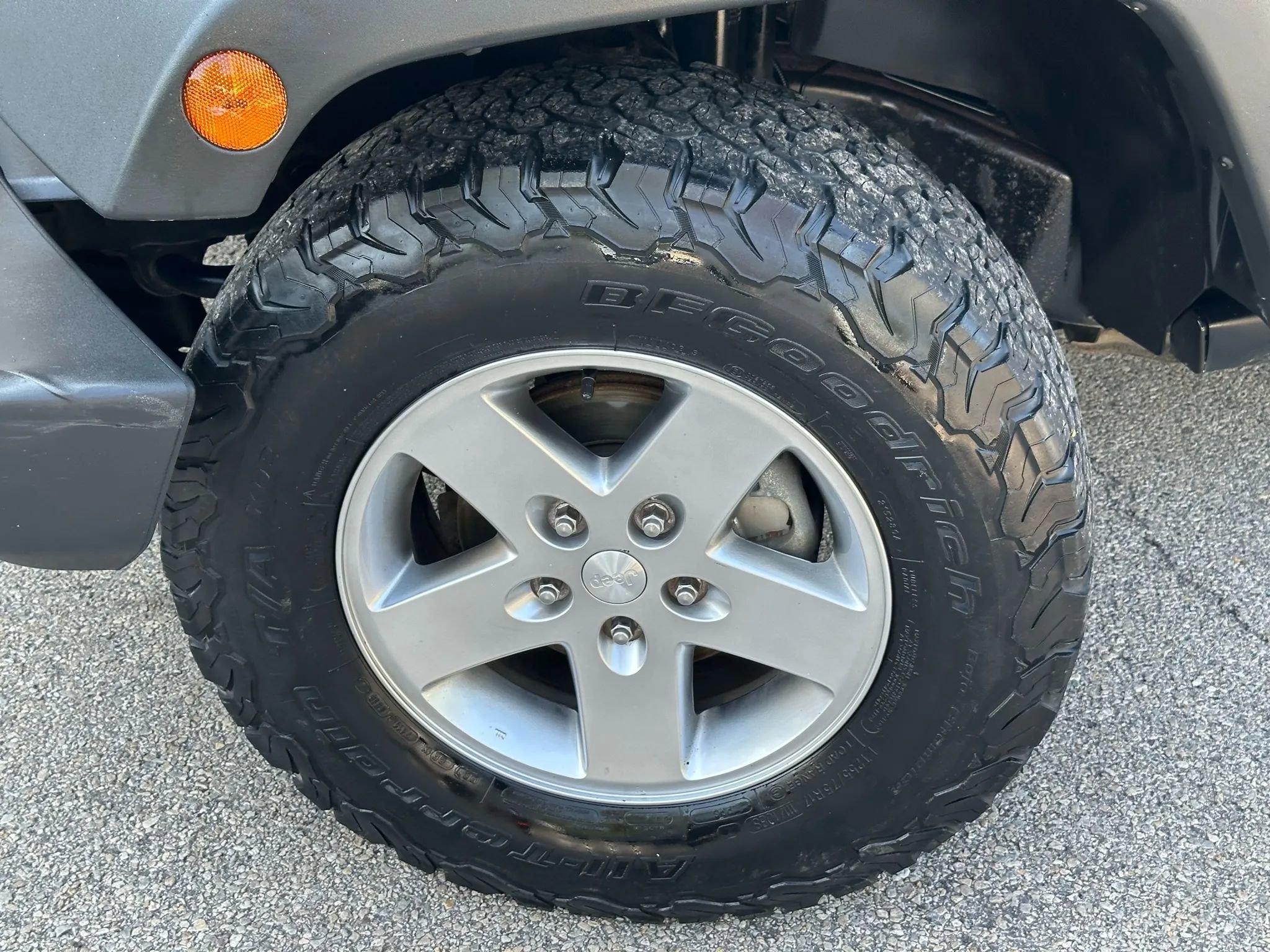 Used 2010 Jeep Wrangler Rubicon w/ Dual Top Group image 27