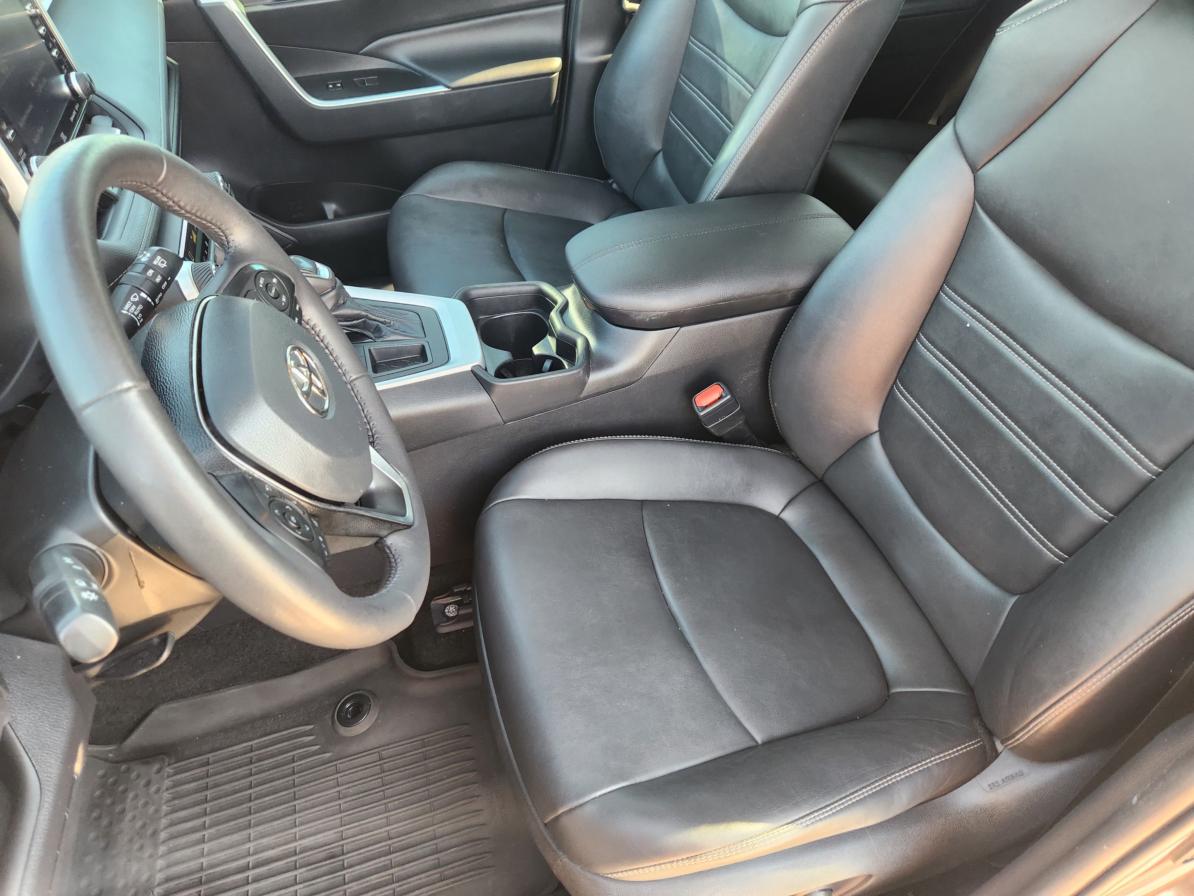 Used 2021 Toyota RAV4 XLE Premium FWD image 14