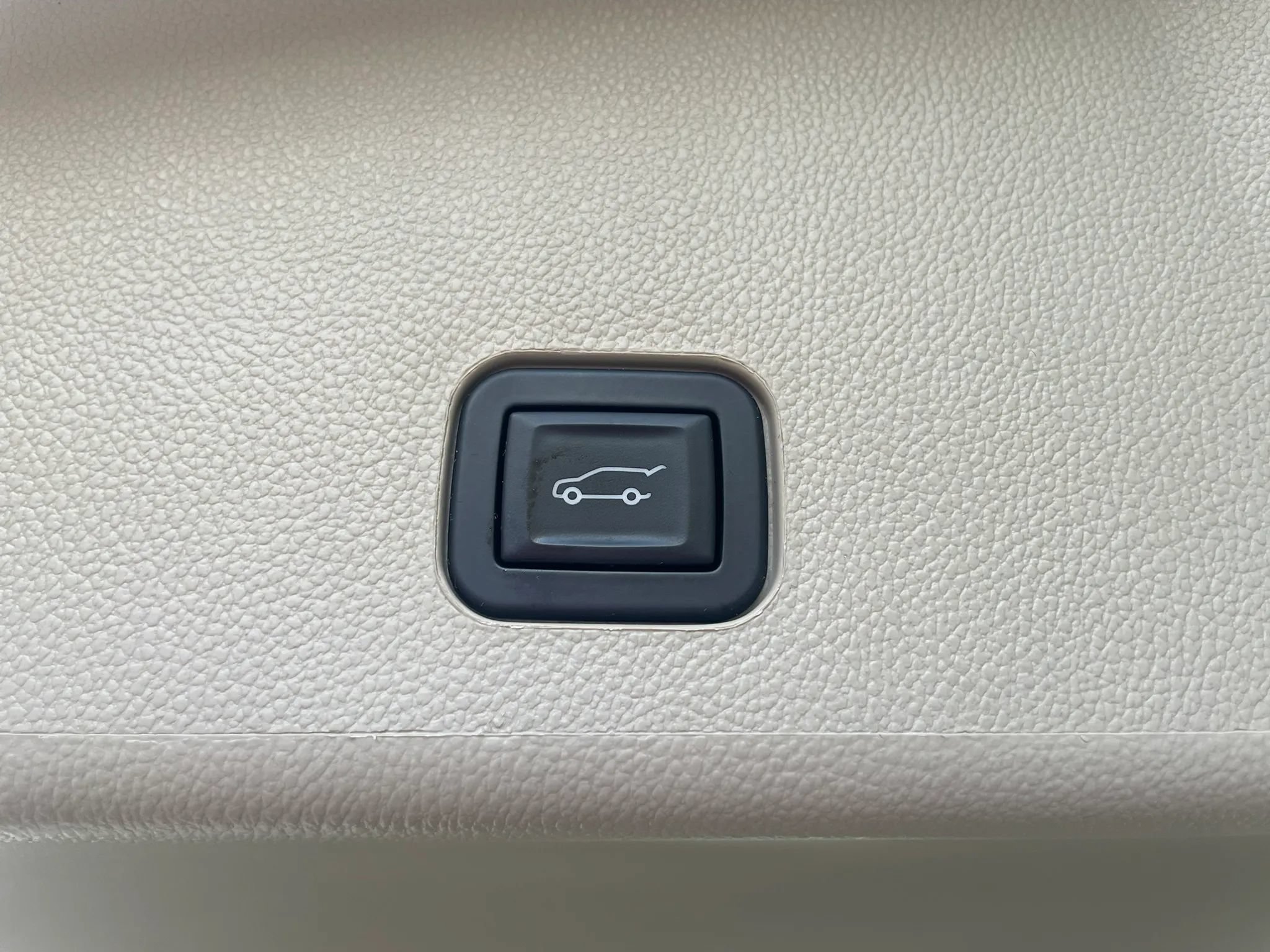 Used 2015 Cadillac SRX Luxury w/ Trailering Package AWD/4WD image 45