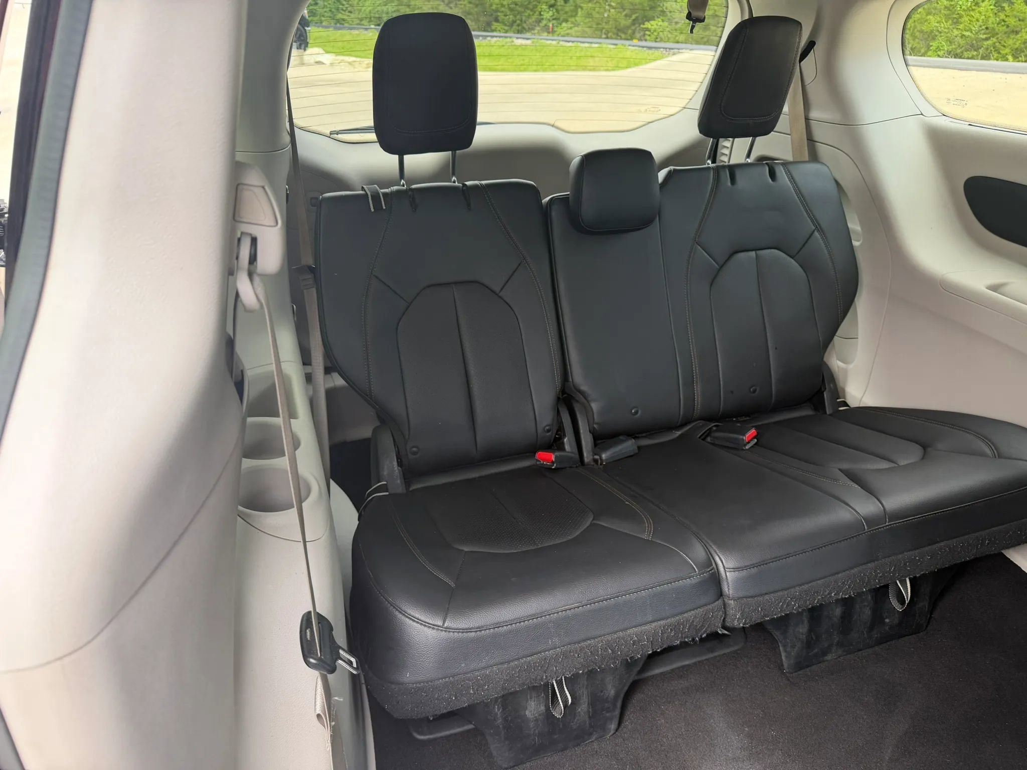 Used 2018 Chrysler Pacifica Touring-L FWD image 42