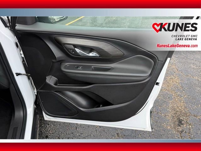 Used 2024 GMC Terrain SLT AWD/4WD image 17