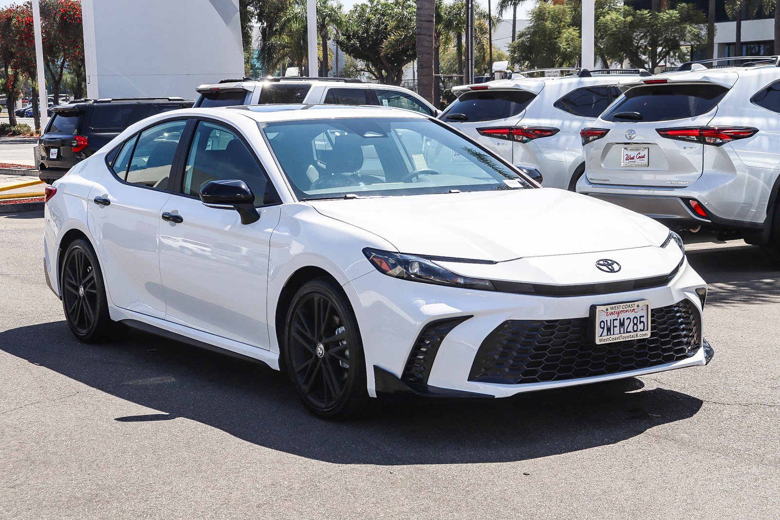 Used 2026 Toyota Camry Hybrid w/ Multimedia Upgrade Package image 3