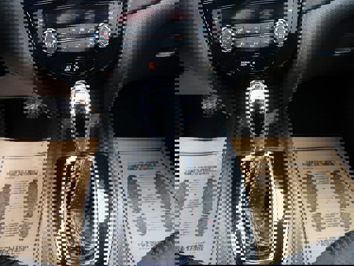 Used 2017 Nissan Rogue SV w/ SV Premium Package image 12