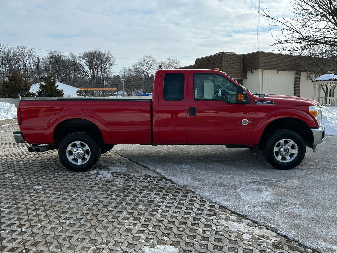 Used 2015 Ford F350 XLT w/ Camper Package image 4