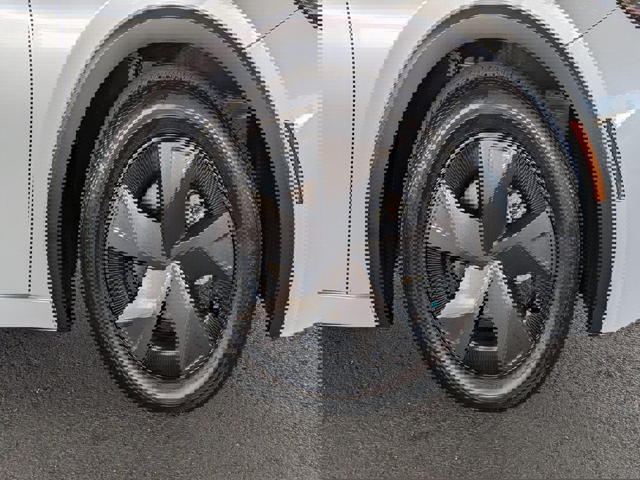 Used 2023 Toyota Prius LE FWD image 7