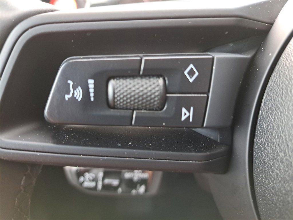 Certified 2025 Porsche Cayenne image 38