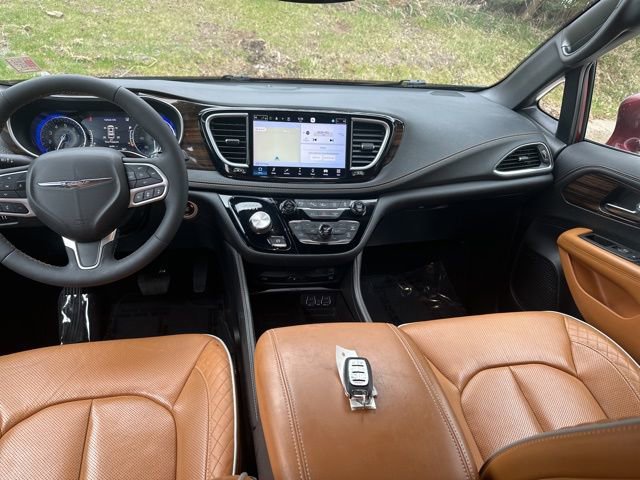 Used 2022 Chrysler Pacifica Pinnacle AWD/4WD image 16
